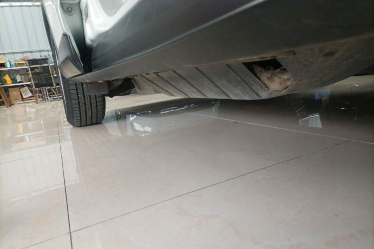 Used Honda CR-V 2016 2.0L two-wheel drive Urban Edition Right Side Sill