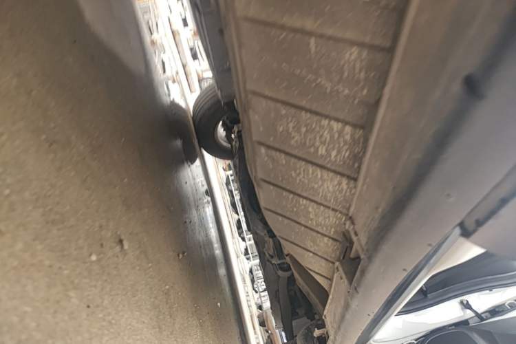 Used Honda CR-V 2016 2.0L two-wheel drive Urban Edition Right Side Sill