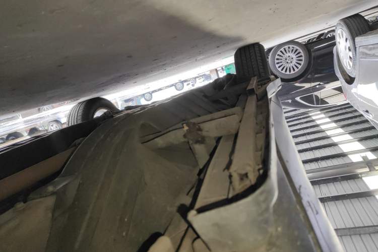 Used Honda CR-V 2016 2.0L two-wheel drive Urban Edition Right Side Sill
