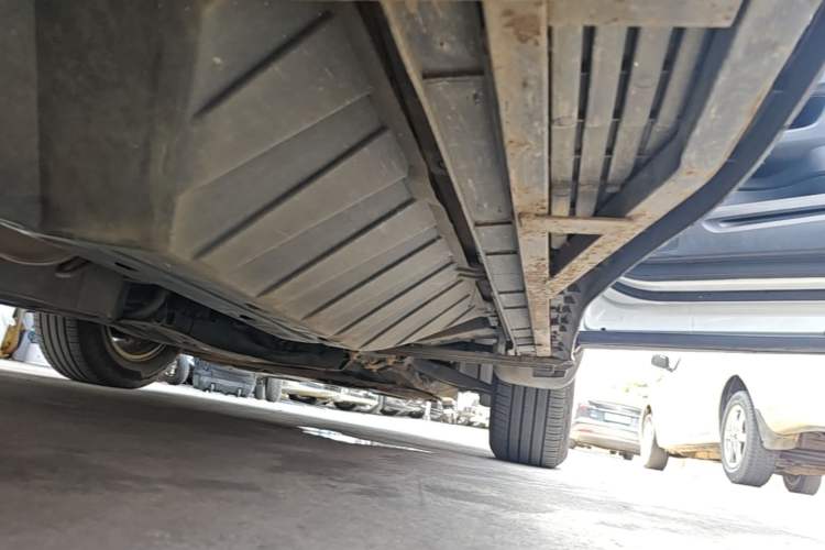 Used Honda CR-V 2016 2.0L two-wheel drive Urban Edition Right Side Sill