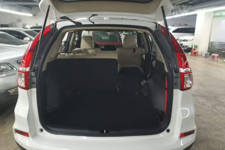 Used Honda CR-V 2016 2.0L Two-Wheel Drive Classic Edition Trunk