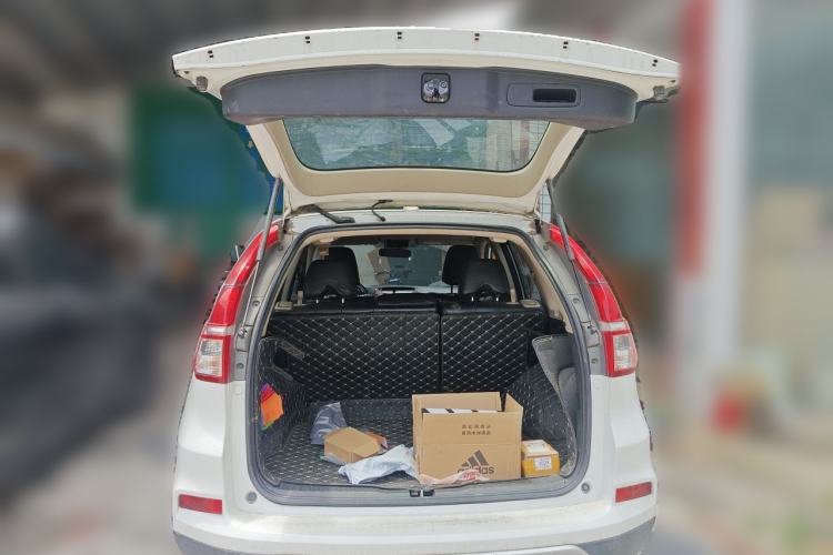 Used Honda CR-V 2016 2.0L two-wheel drive Urban Edition Trunk