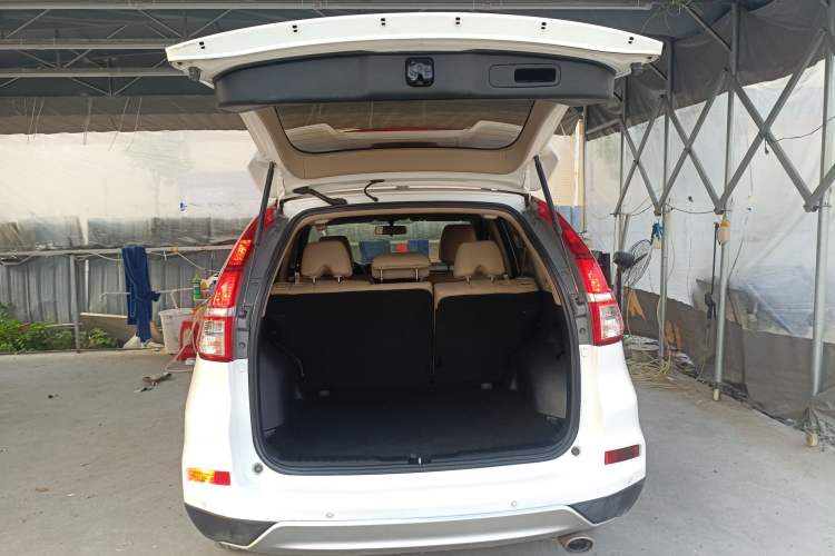 Used Honda CR-V 2016 2.0L two-wheel drive Urban Edition Trunk