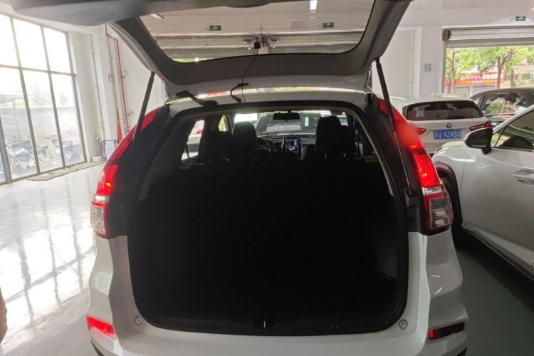Used Honda CR-V 2016 2.0L Two-Wheel Drive Classic Edition Trunk