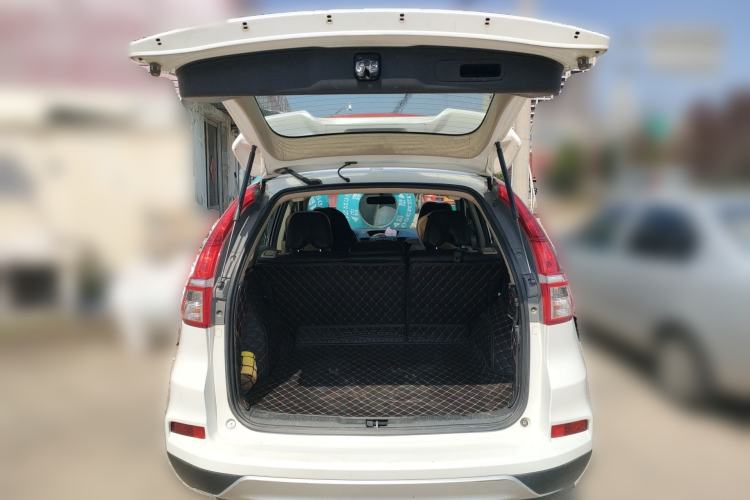 Used Honda CR-V 2016 2.0L Two-Wheel Drive Classic Edition Trunk