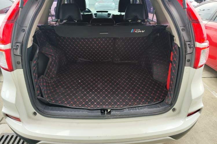 Used Honda CR-V 2016 2.0L Two-Wheel Drive Classic Edition Trunk