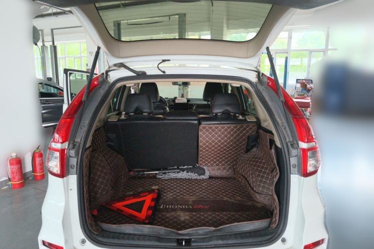 Used Honda CR-V 2016 2.0L two-wheel drive Urban Edition Trunk
