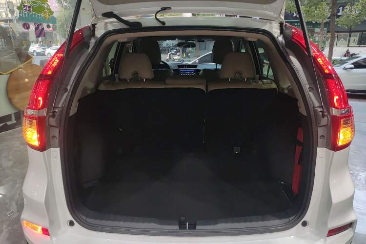 Used Honda CR-V 2016 2.0L Two-Wheel Drive Classic Edition Trunk
