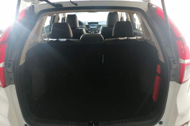 Used Honda CR-V 2016 2.0L Two-Wheel Drive Classic Edition Trunk
