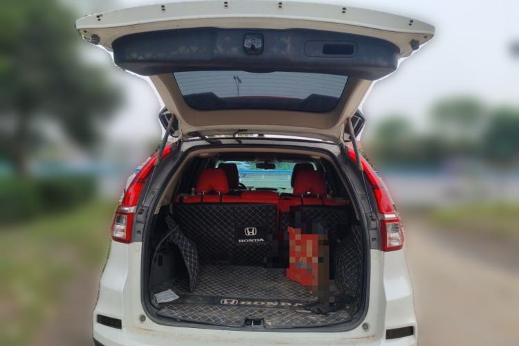 Used Honda CR-V 2016 2.0L Two-Wheel Drive Classic Edition Trunk