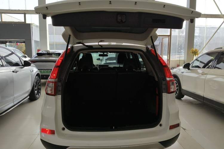 Used Honda CR-V 2016 2.0L two-wheel drive Urban Edition Trunk
