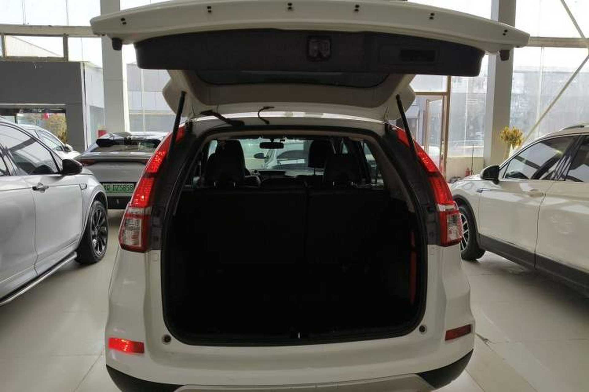 Used Honda CR-V 2016 2.0L two-wheel drive Urban Edition Trunk