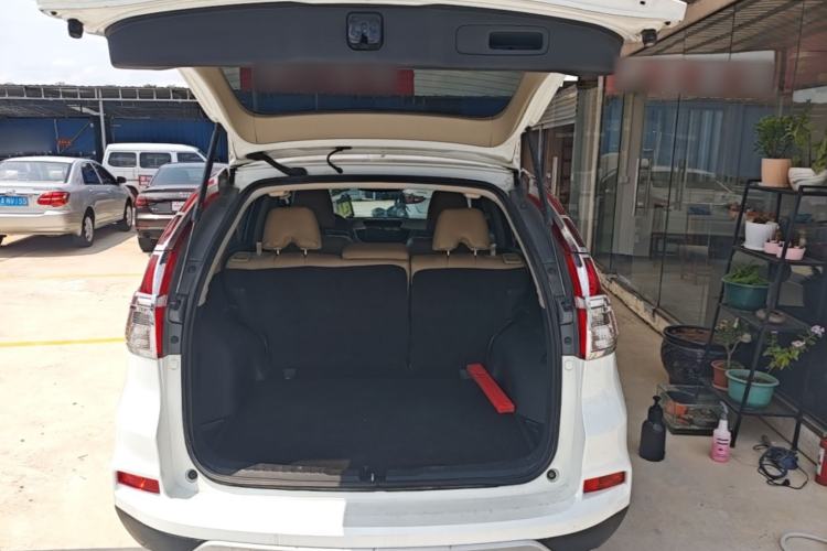 Used Honda CR-V 2016 2.0L Two-Wheel Drive Classic Edition Trunk