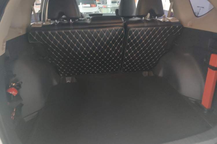 Used Honda CR-V 2016 2.0L two-wheel drive Urban Edition Trunk
