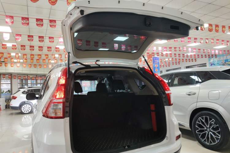Used Honda CR-V 2016 2.0L two-wheel drive Urban Edition Trunk