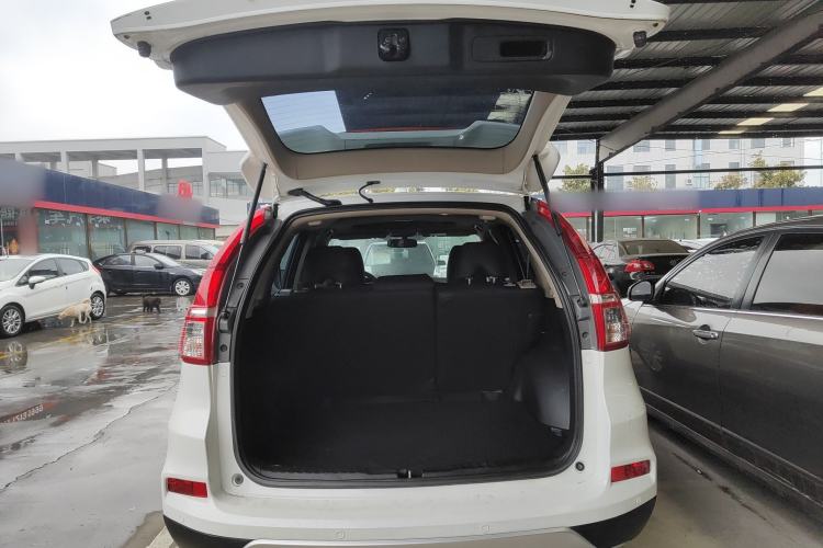 Used Honda CR-V 2016 2.0L two-wheel drive Urban Edition Trunk