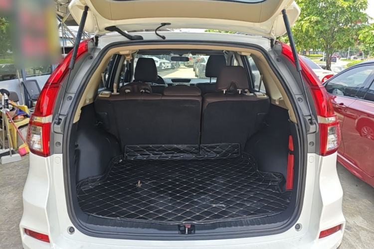 Used Honda CR-V 2016 2.0L two-wheel drive Urban Edition Trunk