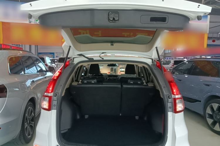 Used Honda CR-V 2016 2.0L two-wheel drive Urban Edition Trunk