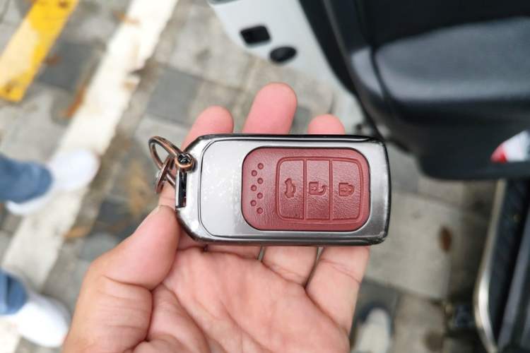 Used Honda CR-V 2016 2.0L Two-Wheel Drive Classic Edition Vehicle Key