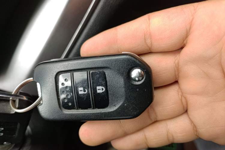 Used Honda CR-V 2016 2.0L Two-Wheel Drive Classic Edition Vehicle Key