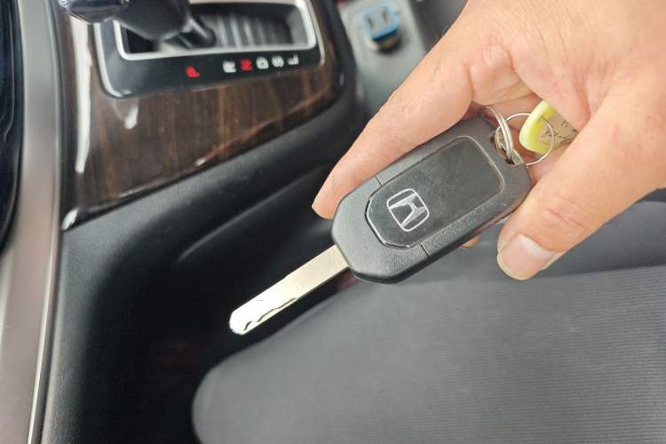 Used Honda CR-V 2016 2.0L Two-Wheel Drive Classic Edition Vehicle Key