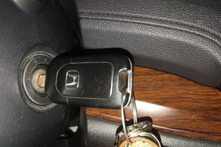 Used Honda CR-V 2016 2.0L Two-Wheel Drive Classic Edition Vehicle Key
