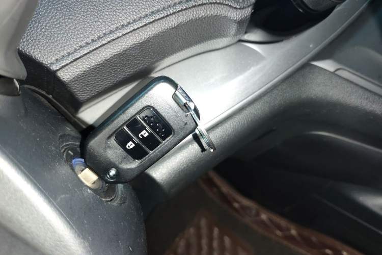 Used Honda CR-V 2016 2.0L Two-Wheel Drive Classic Edition Vehicle Key