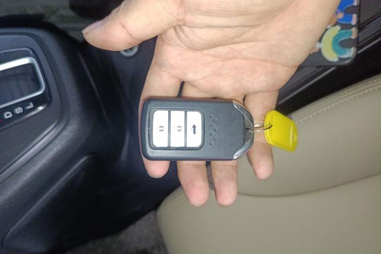 Used Honda CR-V 2016 2.0L two-wheel drive Urban Edition Vehicle Key