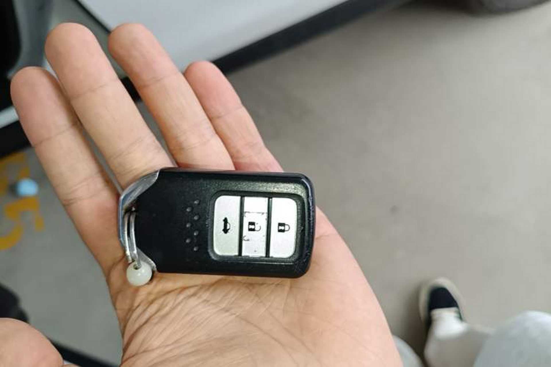 Used Honda CR-V 2016 2.0L two-wheel drive Urban Edition Vehicle Key