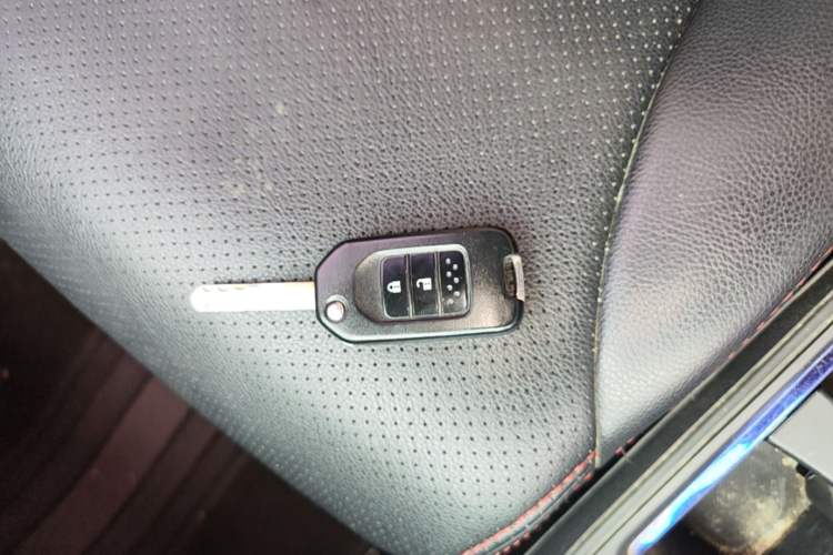 Used Honda CR-V 2016 2.0L Two-Wheel Drive Classic Edition Vehicle Key