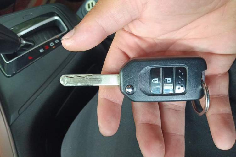 Used Honda CR-V 2016 2.0L two-wheel drive Urban Edition Vehicle Key