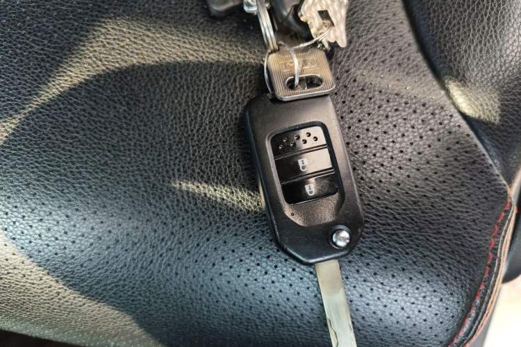 Used Honda CR-V 2016 2.0L two-wheel drive Urban Edition Vehicle Key