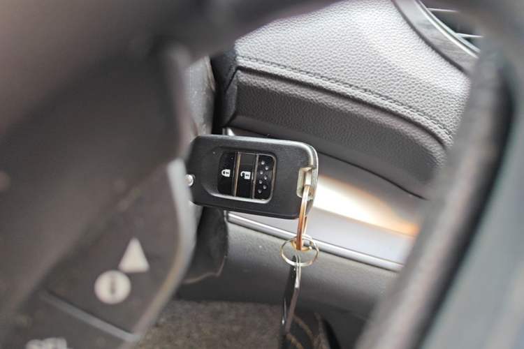 Used Honda CR-V 2016 2.0L Two-Wheel Drive Classic Edition Vehicle Key