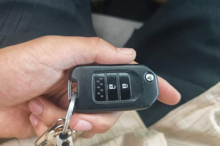 Used Honda CR-V 2016 2.0L Two-Wheel Drive Classic Edition Vehicle Key