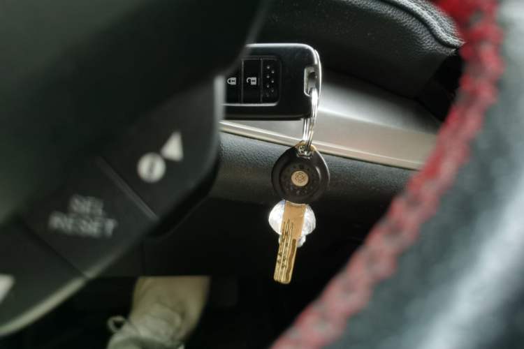 Used Honda CR-V 2016 2.0L Two-Wheel Drive Classic Edition Vehicle Key