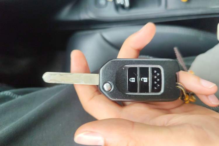 Used Honda CR-V 2016 2.0L two-wheel drive Urban Edition Vehicle Key