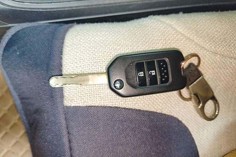 Used Honda CR-V 2016 2.0L Two-Wheel Drive Classic Edition Vehicle Key