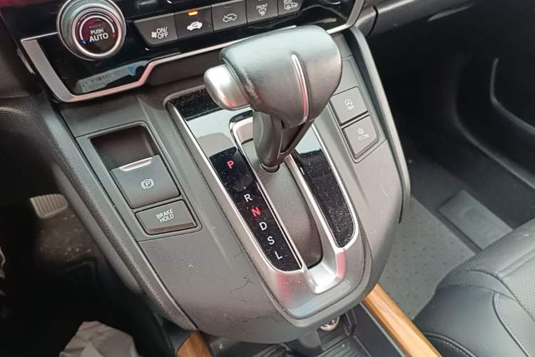Used Honda CR-V 2017 240TURBO CVT Front-Wheel Drive Fashion Edition Gear Lever