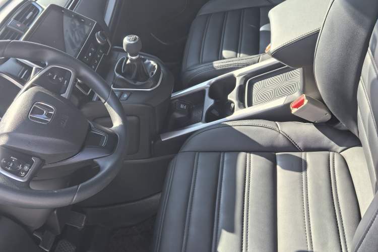 Used Honda CR-V 2017 240TURBO Manual Two-Wheel Drive Classic Edition Interior 1