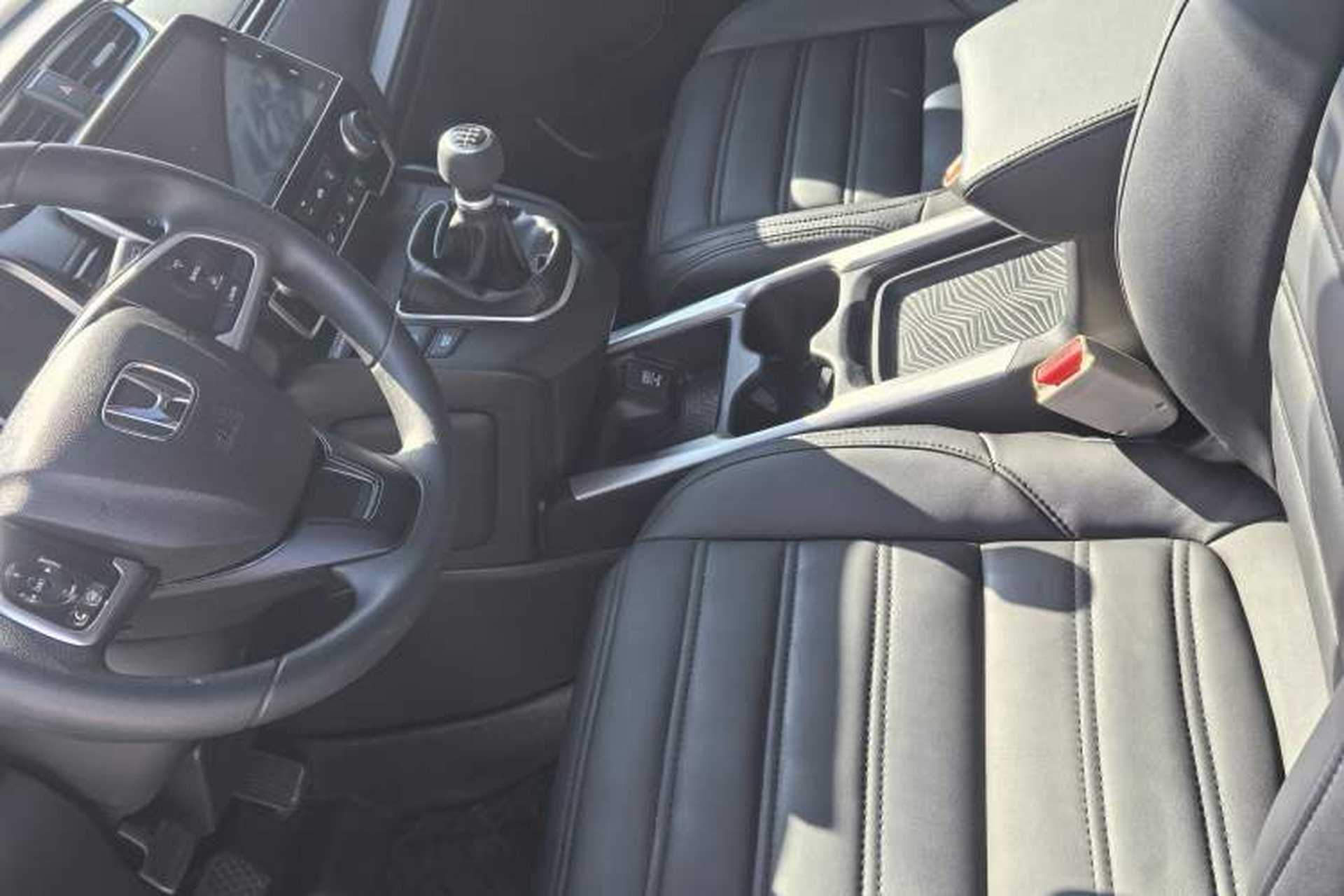Used Honda CR-V 2017 240TURBO Manual Two-Wheel Drive Classic Edition Interior 1