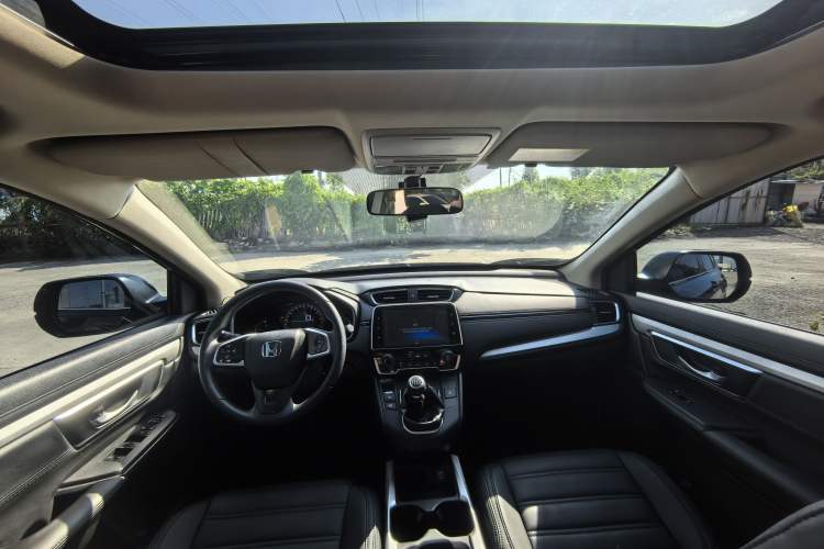 Used Honda CR-V 2017 240TURBO Manual Two-Wheel Drive Classic Edition Interior 2