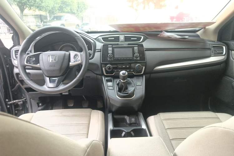 Used Honda CR-V 2017 240TURBO Manual Two-Wheel Drive Classic Edition Interior 2