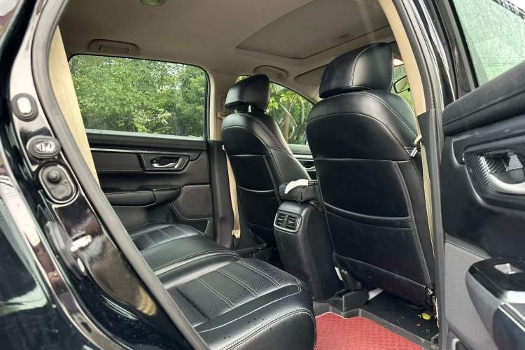 Used Honda CR-V 2017 240TURBO CVT 2WD Comfort Version Interior 3