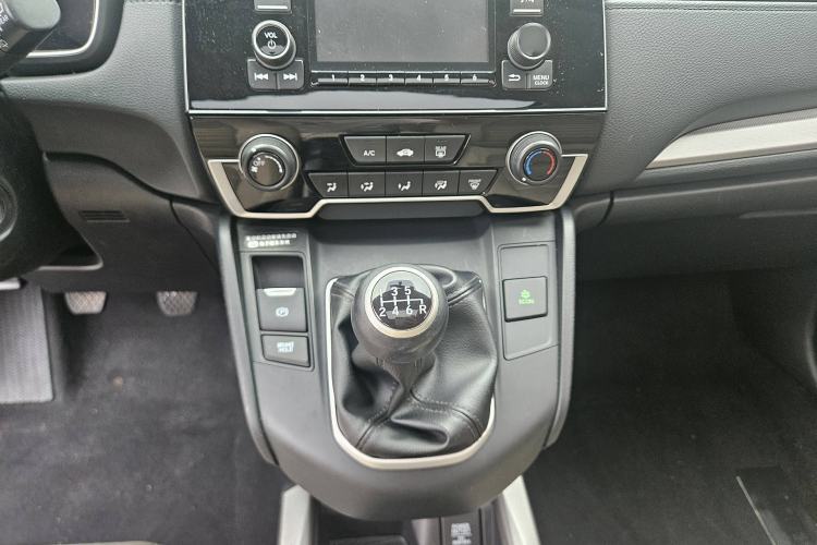 Used Honda CR-V 2017 240TURBO Manual Two-Wheel Drive Classic Edition Interior 4