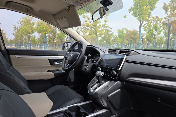Used Honda CR-V 2017 240TURBO CVT 2WD Comfort Version Interior 6