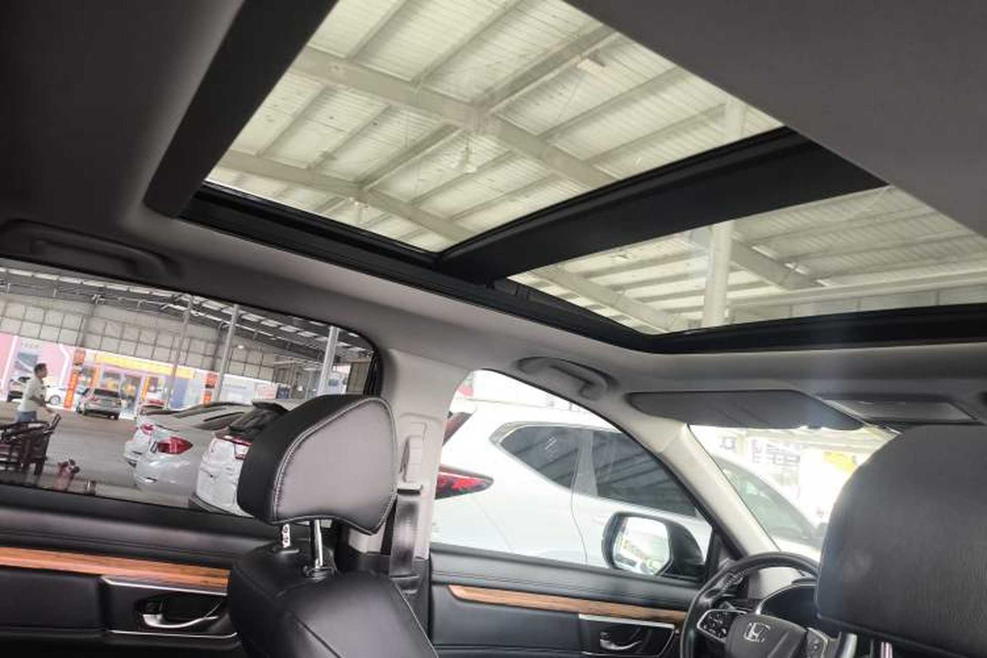 Used Honda CR-V 2017 240TURBO CVT Front-Wheel Drive Fashion Edition Interior 8