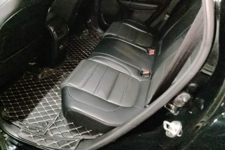 Used Honda CR-V 2017 240TURBO CVT Front-Wheel Drive Fashion Edition Left Rear Seat