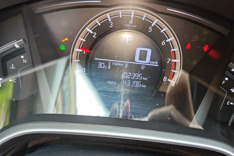 Used Honda CR-V 2017 240TURBO CVT 2WD Comfort Version Odometer Close Up