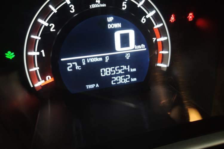 Used Honda CR-V 2017 240TURBO Manual Two-Wheel Drive Classic Edition Odometer Close Up