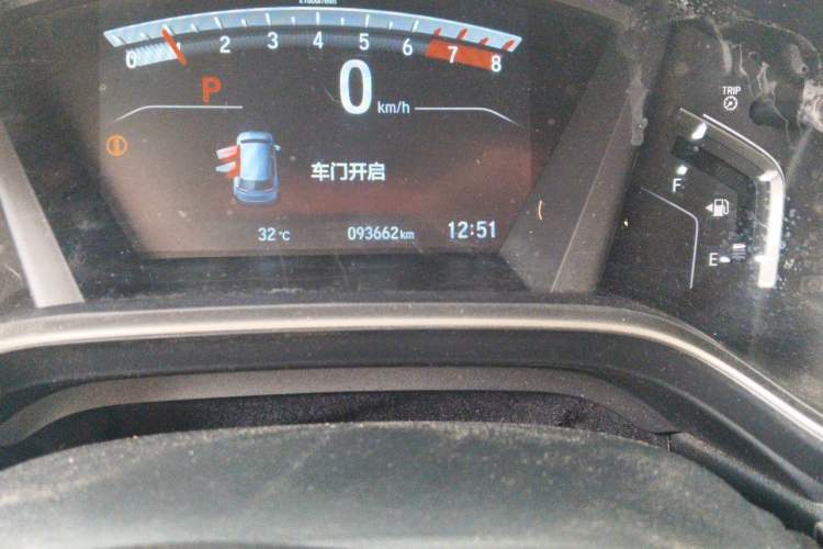 Used Honda CR-V 2017 240TURBO CVT Front-Wheel Drive Fashion Edition Odometer Close Up